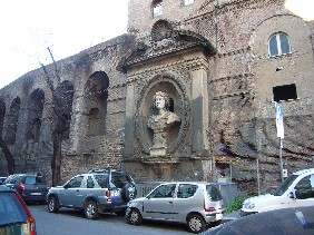 ローマの城壁.jpg